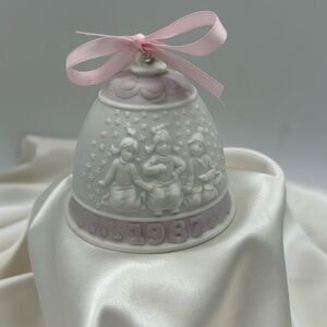 1987 Lladro Christmas Bell.